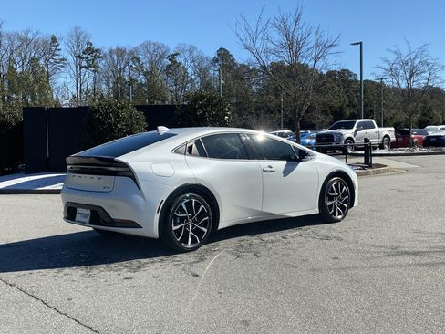 Used 2025 Toyota Prius XSE image 3