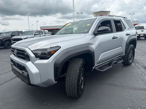 Certified 2025 Toyota 4Runner SR5 AWD/4WD image 4