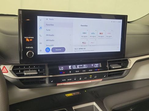 Used 2026 Toyota Sienna XLE FWD image 29
