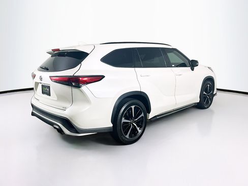 Used 2021 Toyota Highlander XSE FWD image 9