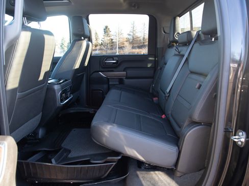 Used 2022 GMC Sierra 3500 Denali w/ Denali Black Diamond Edition image 14