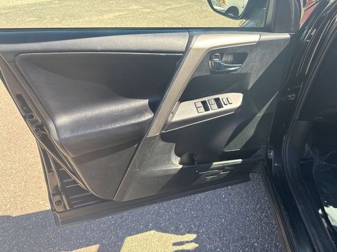 Used 2018 Toyota RAV4 XLE AWD/4WD image 8
