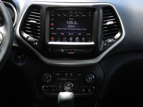Used 2018 Jeep Cherokee Limited AWD/4WD image 33