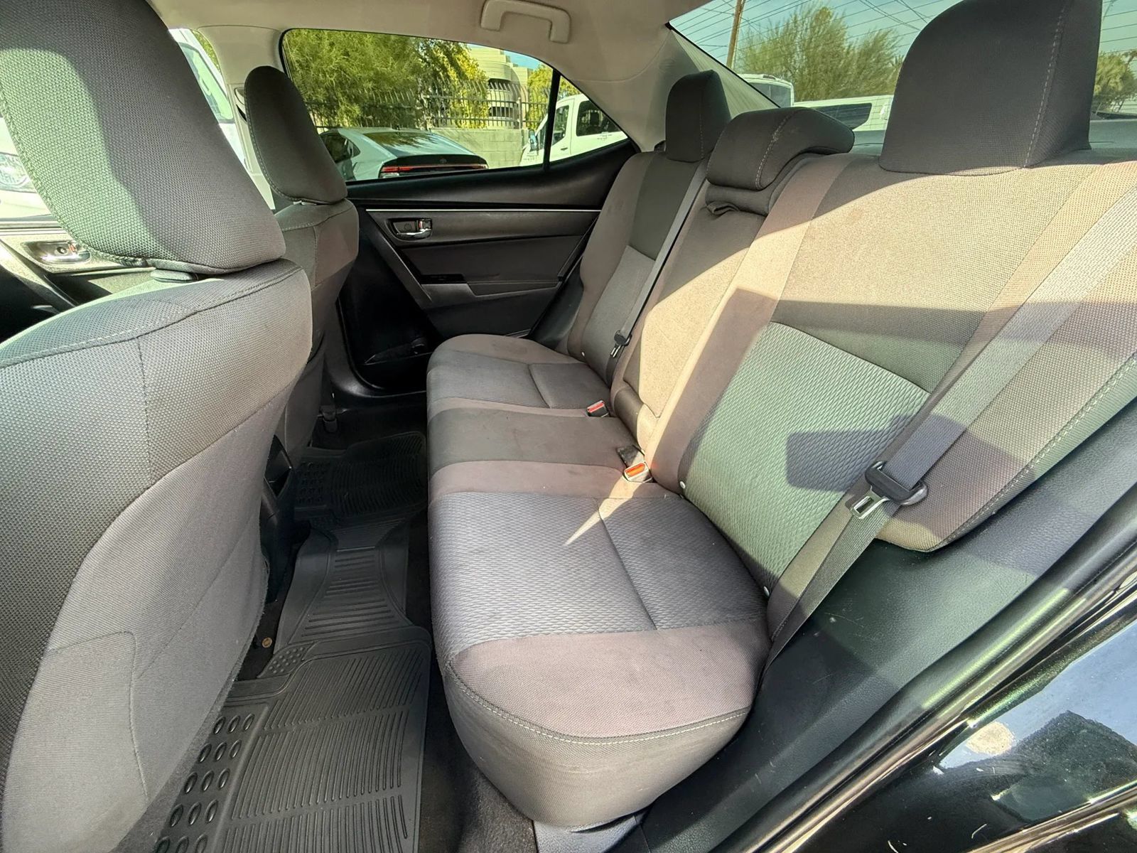 Used 2018 Toyota Corolla LE FWD image 15