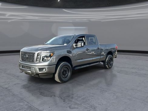 Used 2019 Nissan Titan SL w/ Midnight Edition AWD/4WD image 3