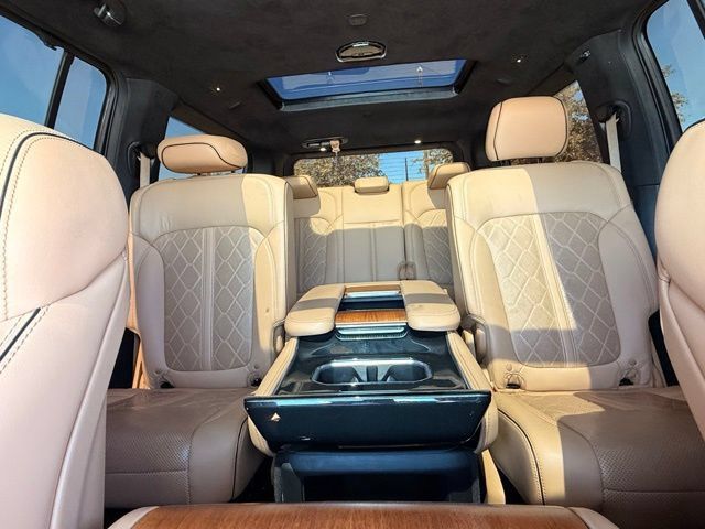 Used 2022 Jeep Grand Wagoneer Series III AWD/4WD image 18