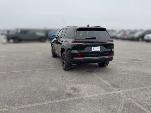 New 2026 Jeep Grand Cherokee Altitude image 9