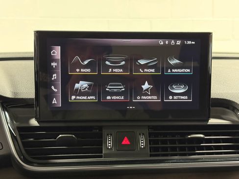 Used 2023 Audi Q5 2.0T Premium w/ Convenience Package AWD/4WD image 30