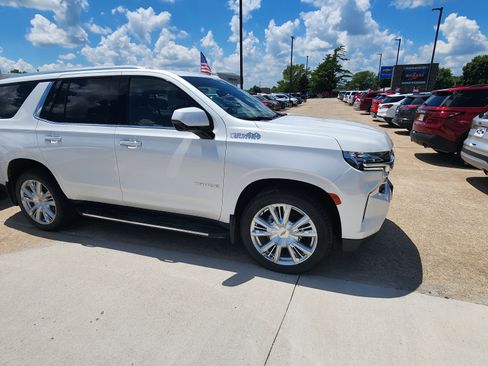 Used 2023 Chevrolet Tahoe High Country AWD/4WD image 3