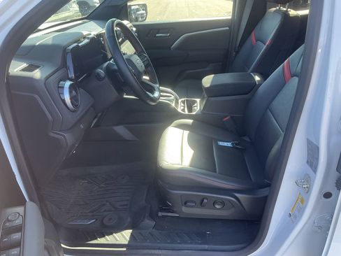 Used 2023 Chevrolet Colorado Z71 w/ Z71 Convenience Package 2 image 5