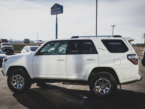 Used 2017 Toyota 4Runner TRD Off-Road Premium image 19