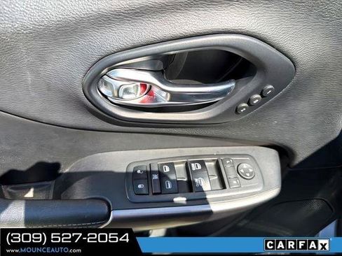 Used 2019 Jeep Cherokee Limited AWD/4WD image 14