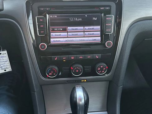 Used 2015 Volkswagen Passat TDI SE image 19