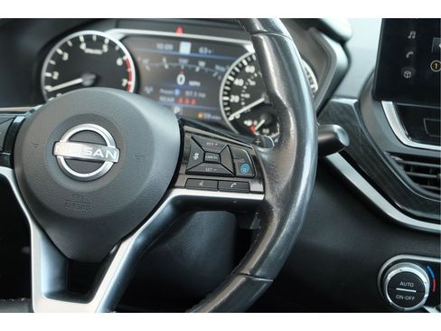 Used 2023 Nissan Altima 2.0 SR FWD image 13