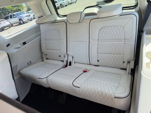 Used 2023 Lincoln Navigator Black Label AWD/4WD image 13