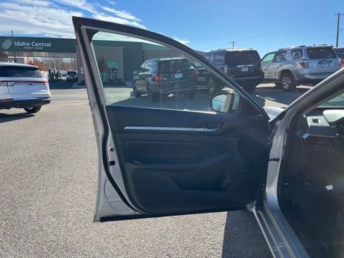 Used 2022 Nissan Altima 2.5 SV FWD image 28