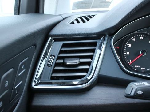 Used 2023 Audi Q5 2.0T Premium w/ Convenience Package AWD/4WD image 10