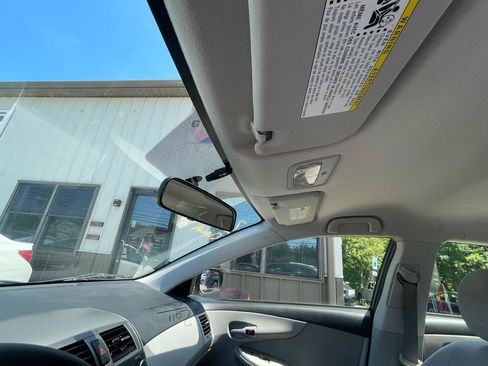 Used 2011 Toyota Corolla LE FWD image 17