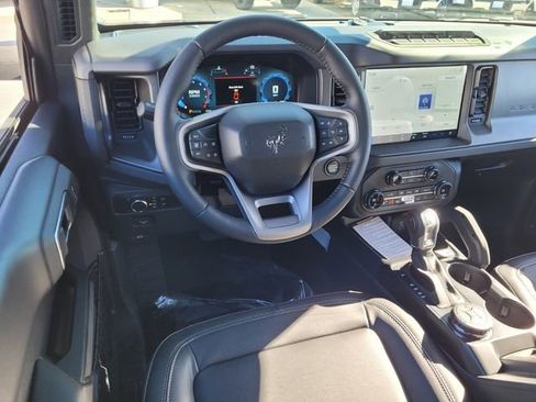 New 2025 Ford Bronco Badlands w/ Sasquatch Package AWD/4WD image 39