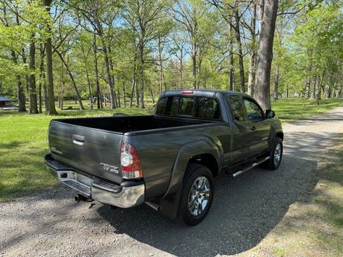Used 2012 Toyota Tacoma PreRunner w/ SR5 Pkg image 4