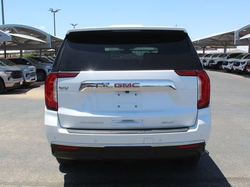 Used 2022 GMC Yukon SLT w/ SLT Premium Package AWD/4WD image 4