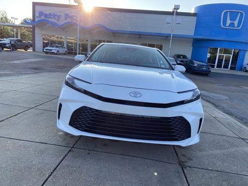 Used 2025 Toyota Camry LE FWD image 3