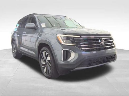 Used 2025 Volkswagen Atlas SE AWD/4WD image 8