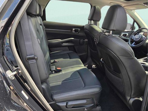 Used 2024 Kia Sorento S w/ Panoramic Sunroof Package FWD image 17