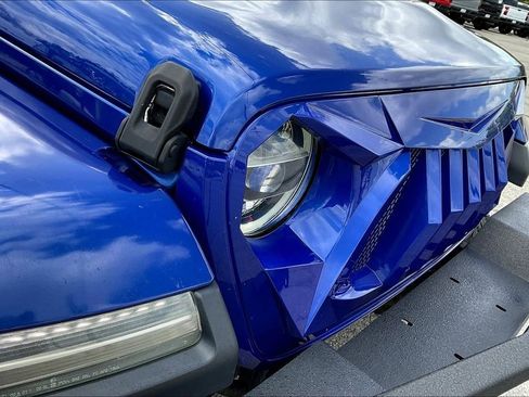 Used 2018 Jeep Wrangler Unlimited Sahara image 31