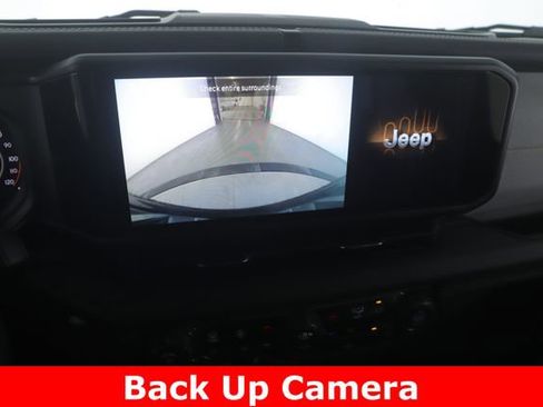 Used 2025 Jeep Wrangler Unlimited Sahara AWD/4WD image 22