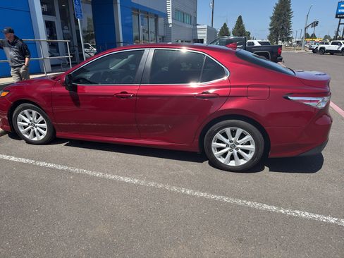 Used 2019 Toyota Camry LE FWD image 2