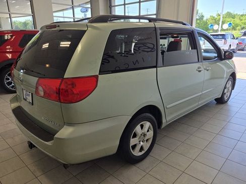 Used 2010 Toyota Sienna CE image 9