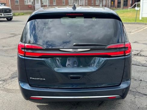 Used 2023 Chrysler Pacifica Touring-L FWD image 6