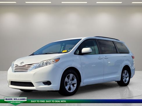 Used 2016 Toyota Sienna LE FWD image 8