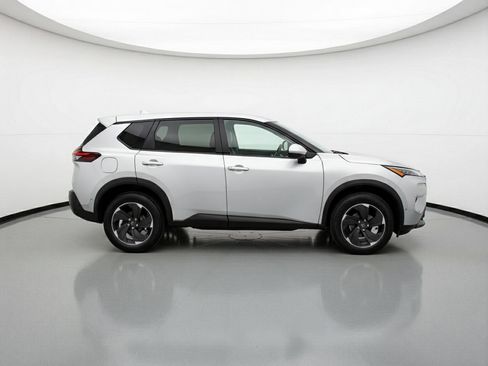 Used 2025 Nissan Rogue SV image 11