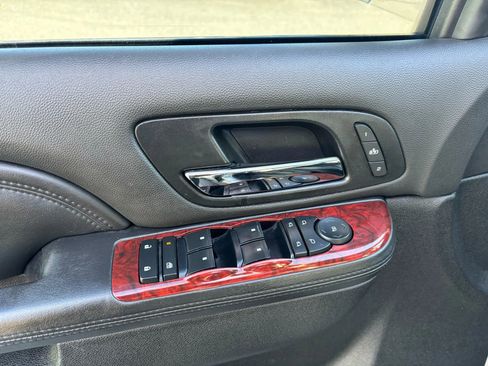 Used 2013 Cadillac Escalade Premium image 26