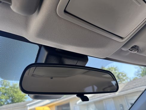 Used 2018 Toyota RAV4 LE FWD image 19