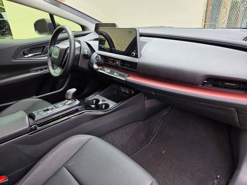 Used 2024 Toyota Prius Prime Premium FWD image 9