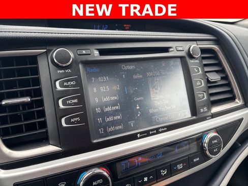 Used 2017 Toyota Highlander XLE image 5