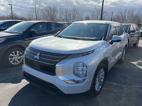 Used 2022 Mitsubishi Outlander ES image 9