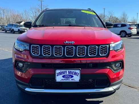 Used 2025 Jeep Compass Limited image 30