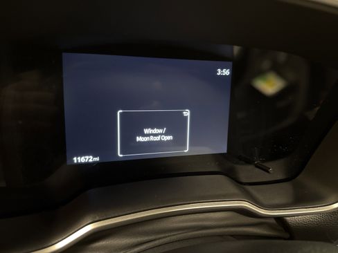 Used 2024 Toyota Corolla Cross XLE w/ Convenience Package image 5