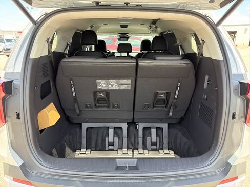 New 2026 Kia Carnival EX FWD image 24