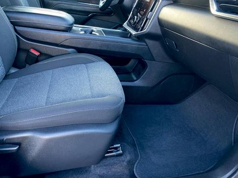 Used 2025 GMC Acadia Elevation image 24