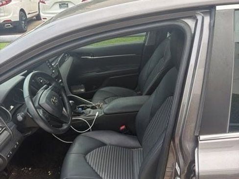 Used 2022 Toyota Camry SE FWD image 6