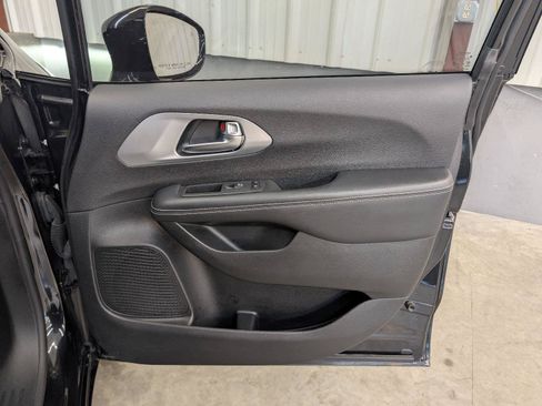 Used 2022 Chrysler Pacifica Touring-L w/ S Appearance Package FWD image 28