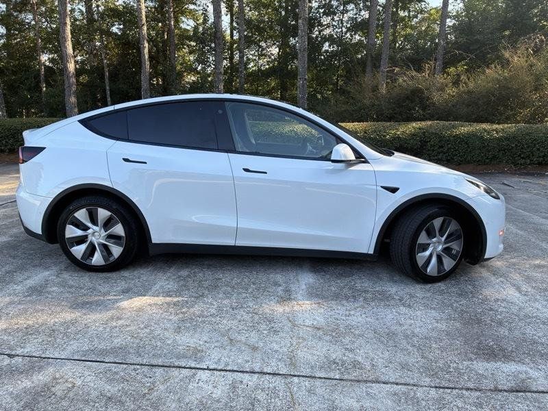 Used 2022 Tesla Model Y AWD image 3