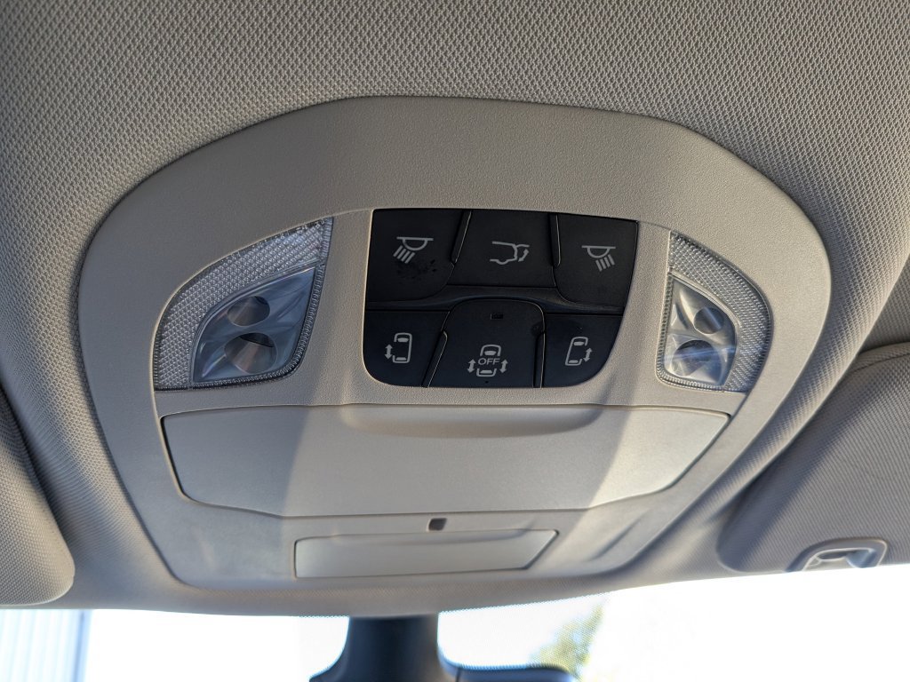 Used 2024 Chrysler Pacifica Touring-L FWD image 21