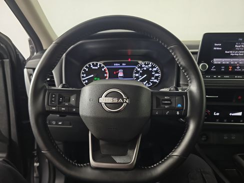 Used 2025 Nissan Rogue SV FWD image 25