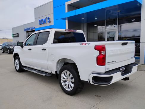 Used 2022 Chevrolet Silverado 1500 Custom image 2